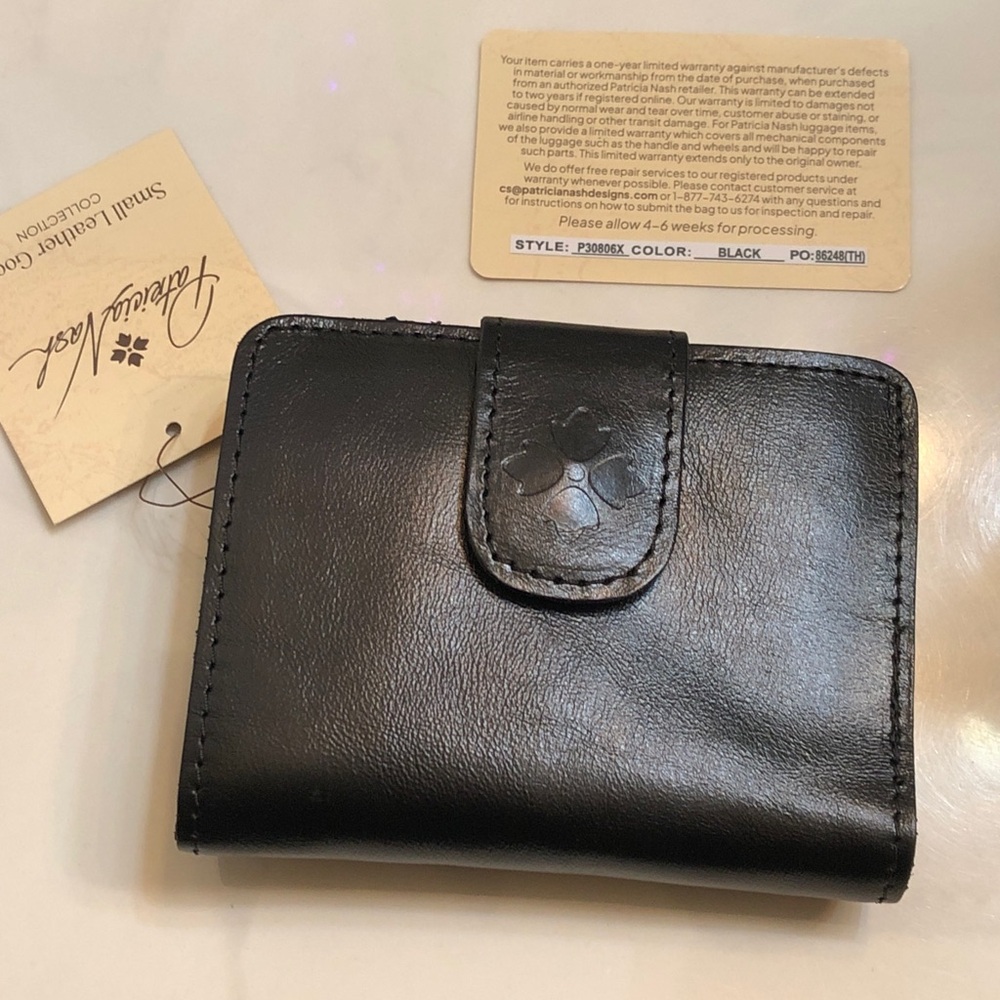 Patricia Nash Iberia Vintage Distressed Leather Wallet Color Black NWT & Card